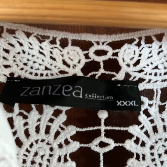 White lace dress - Picture 3 of 3